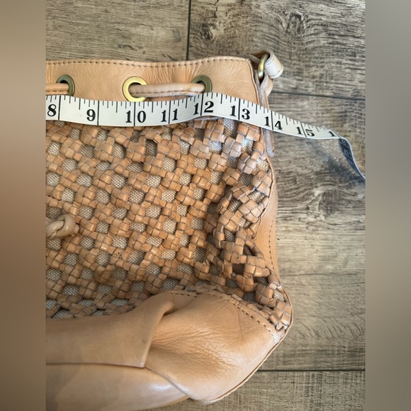 Marta Ponti Leather Bucket Crossbody Bag Tan Woven Front fisherman large - Picture 6 of 11